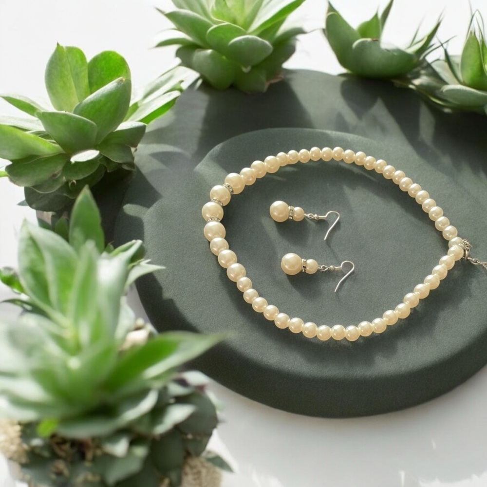 Elegant Pearl Necklace and Earring Set